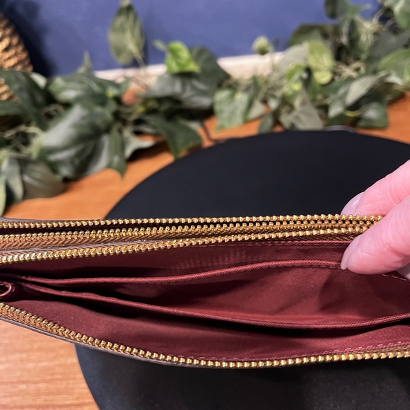 EUC Coach Flower Double Zipper Wristlet - Picture 3 of 7